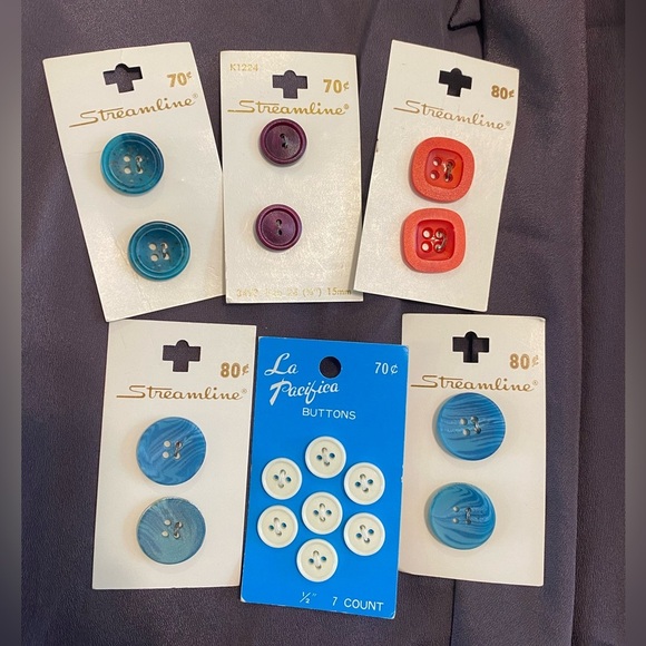 Lot Of 17 Streamline Vintage Buttons On Cards - Picture 1 of 3